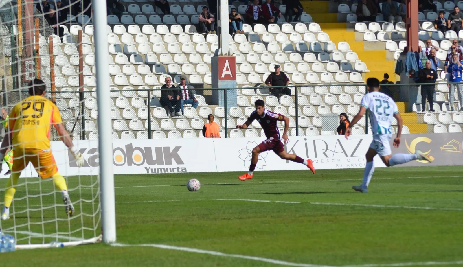 Karacabey Belediyespor evinde üç golle üç puana uzandı