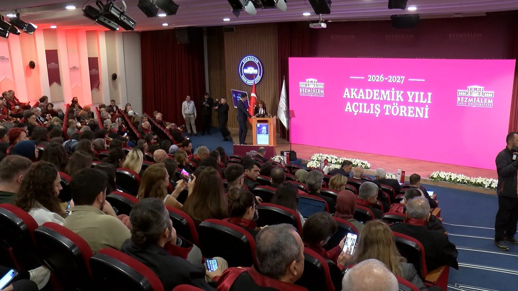 Bakan Memişoğlu'ndan gençlere çağrı: Sağlıkta yeni bir devrim için laboratuvarlara girin