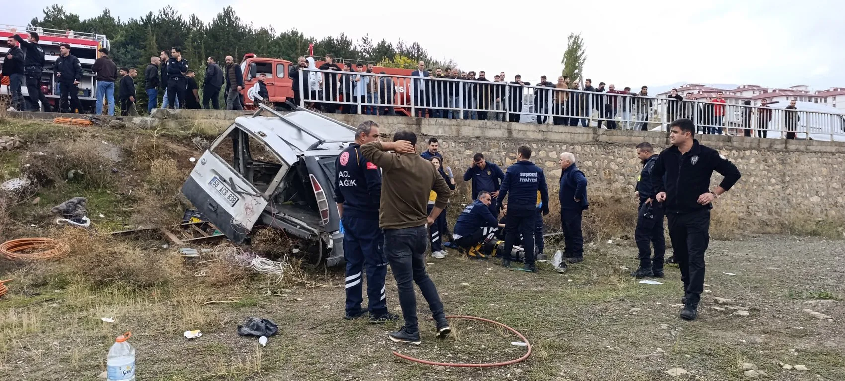 Sivas'ta korkunç kaza: Şarampole uçan araçtan 3'ü ağır 5 yaralı çıktı
