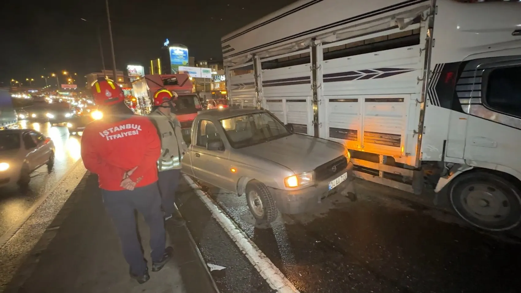 Avcılar'da geceyi kabusa çeviren zincirleme kaza: 4 yaralı
