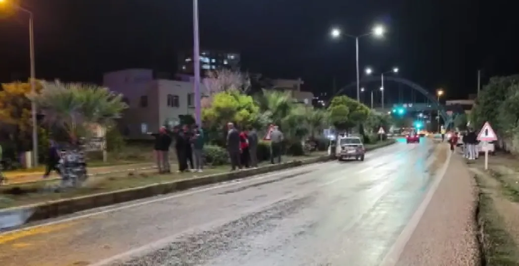 Kozan'da gece yarısı dehşeti: Kanala uçan araçtan sağ çıktılar