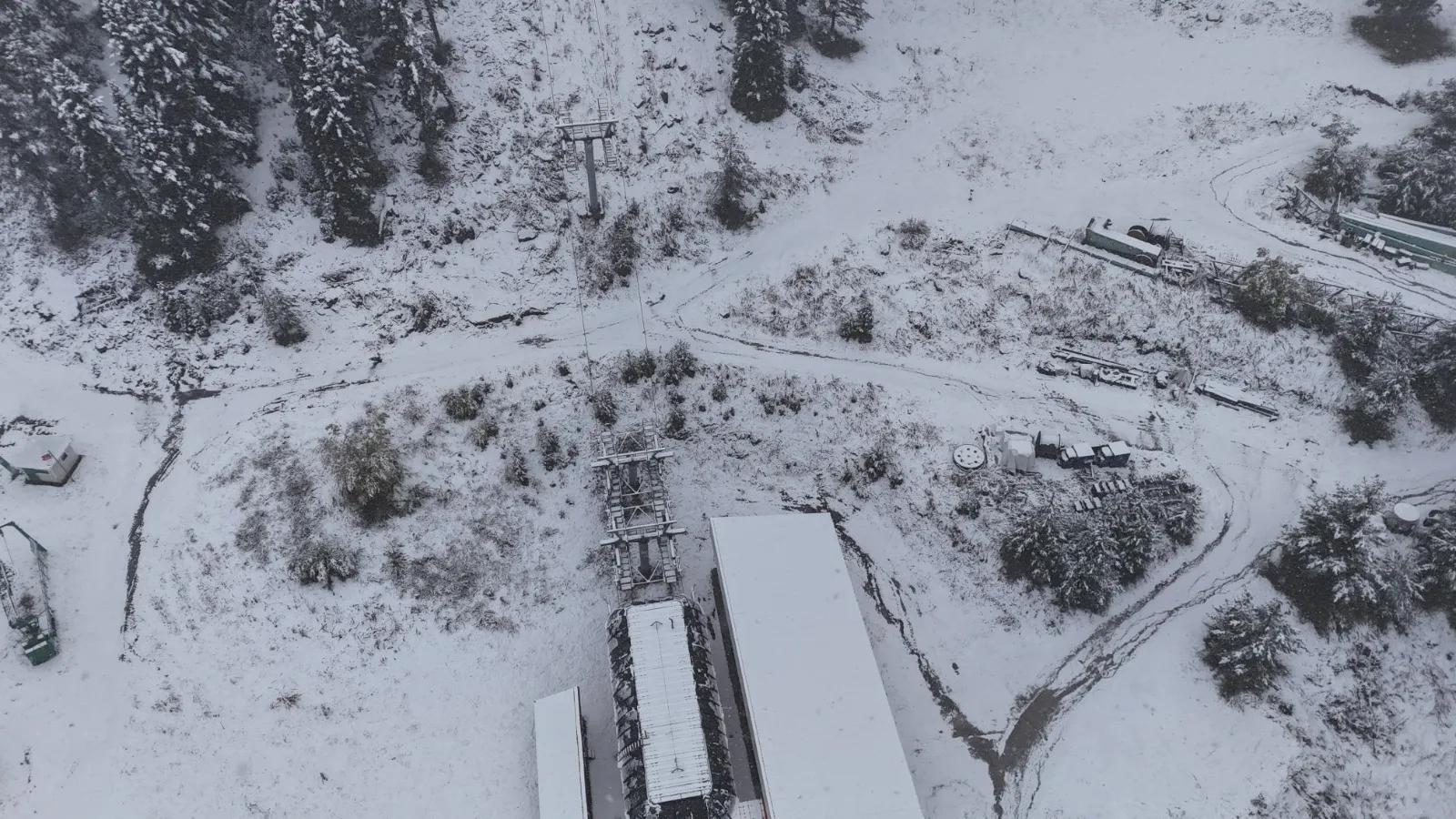 Bolu'nun zirvesinde kış provası: Kartalkaya'da ilk kar sürprizi