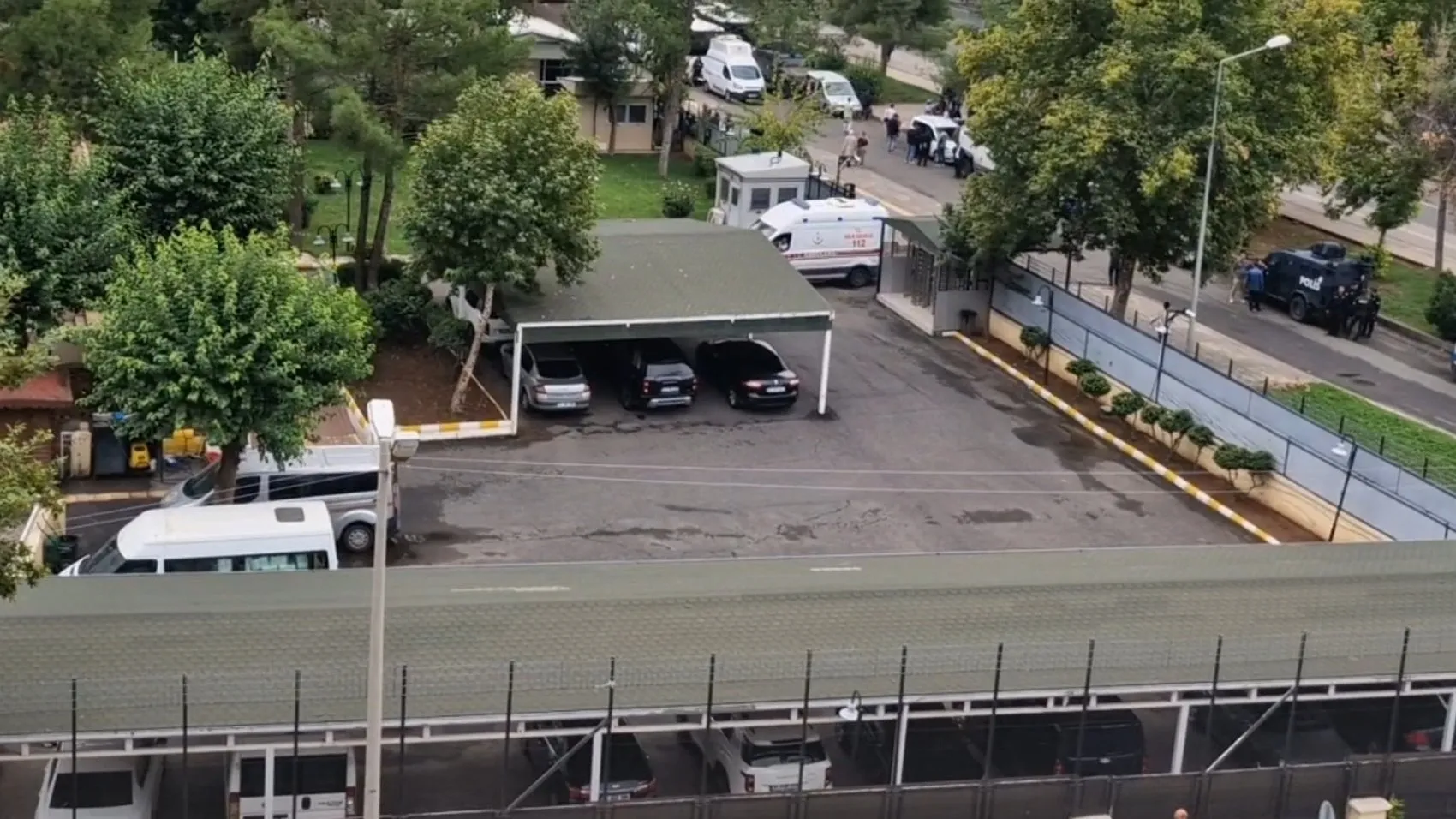 Adliye koridorunda tansiyon yükseldi: Duruşma öncesi arbede
