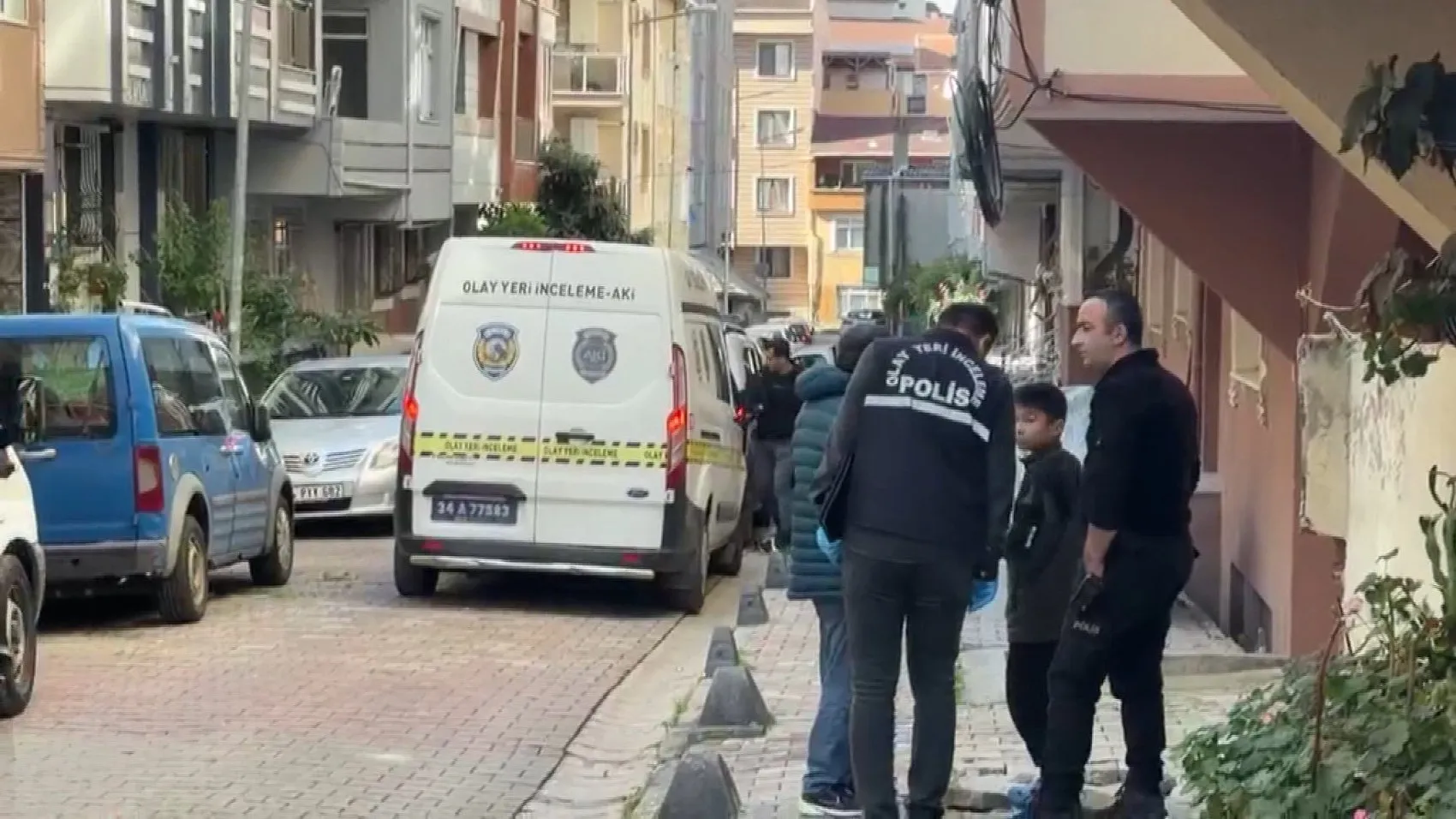 Çarşaflı kaçış planı kabusa döndü: 3'üncü kattan düşen iki genç kız ağır yaralandı