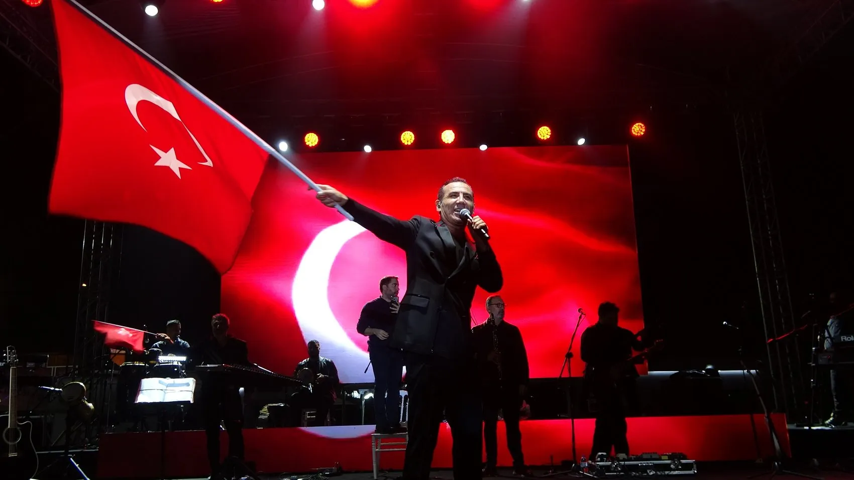 Bursa'da Cumhuriyet coşkusu yağmura meydan okudu: Gökdere'de unutulmaz gece