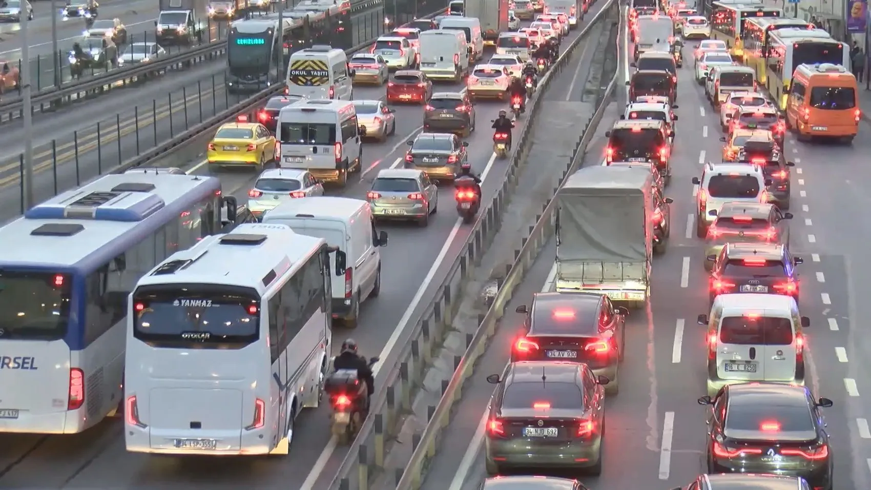 Dev maçlar öncesi İstanbul trafiği kilitlendi: Yüzde 72 alarmı