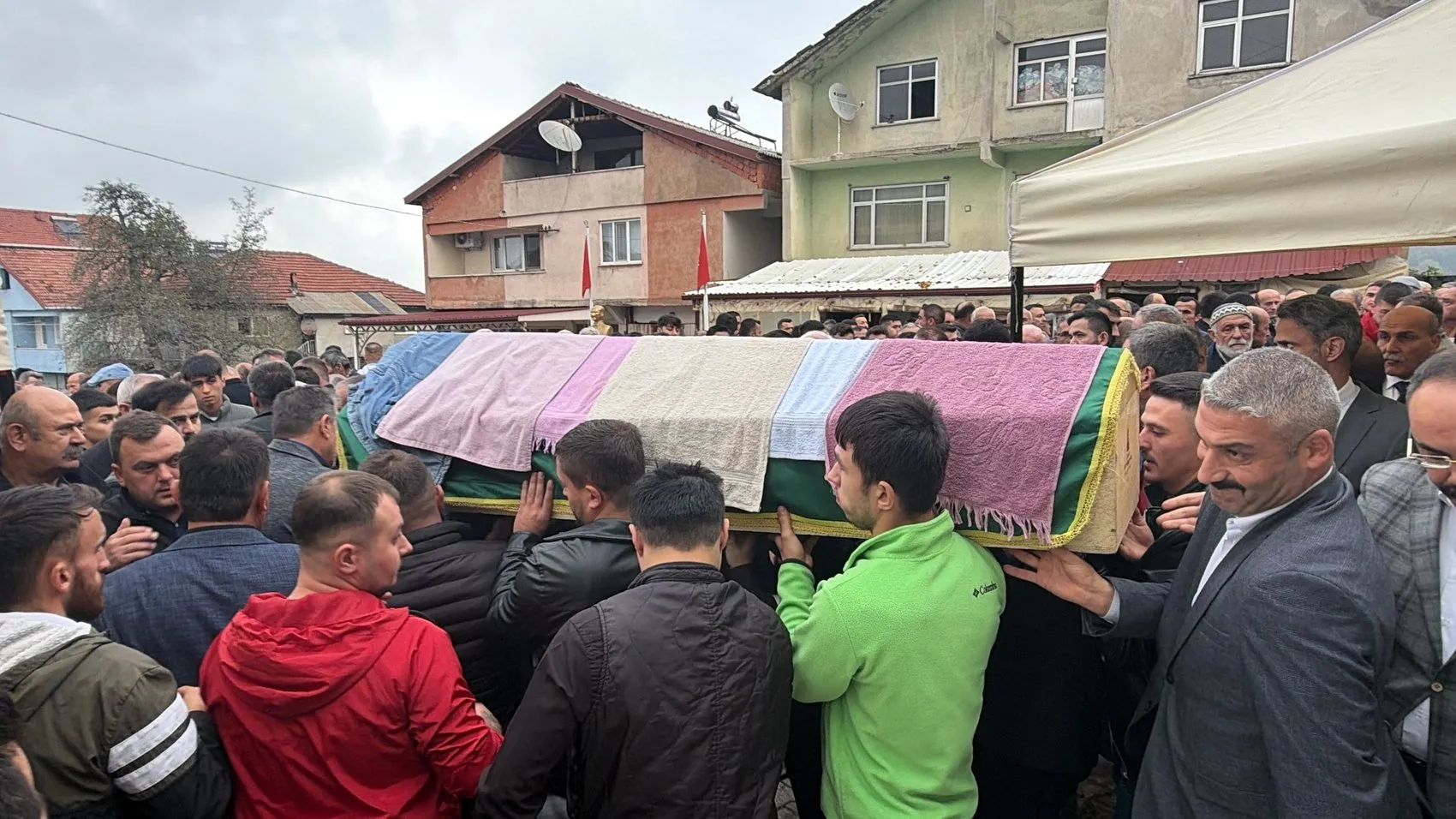 Zonguldak'ta maden ocağında hüzünlü veda: İki işçi son yolculuğuna uğurlandı