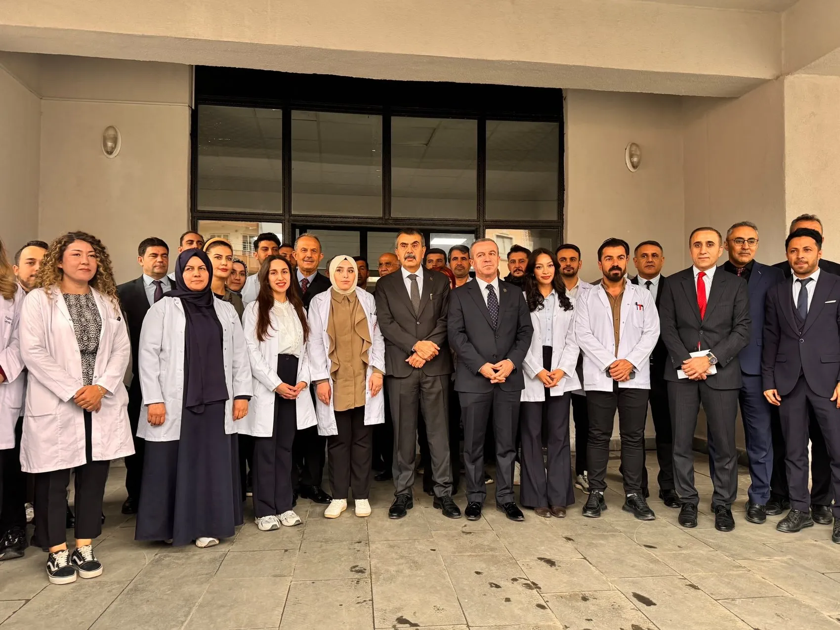Bakan Tekin'den Hakkari'de 'Terörsüz Türkiye' mesajı: Geçmişin yaralarını sarmak en büyük borcumuz
