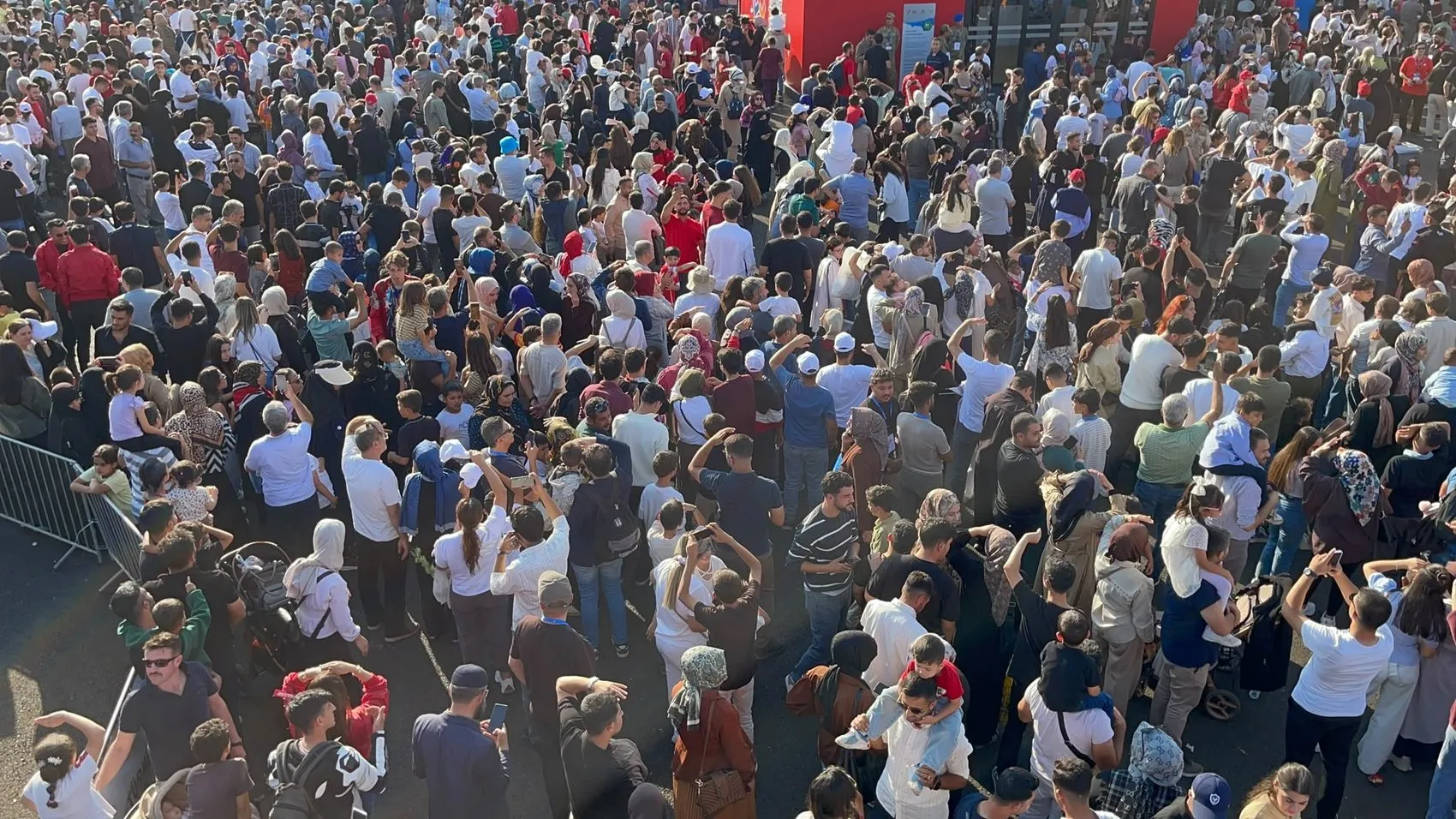 Şanlıurfa'da TEKNOFEST izdihamı: 30 kilometrelik yol 4 saatte aşılabildi