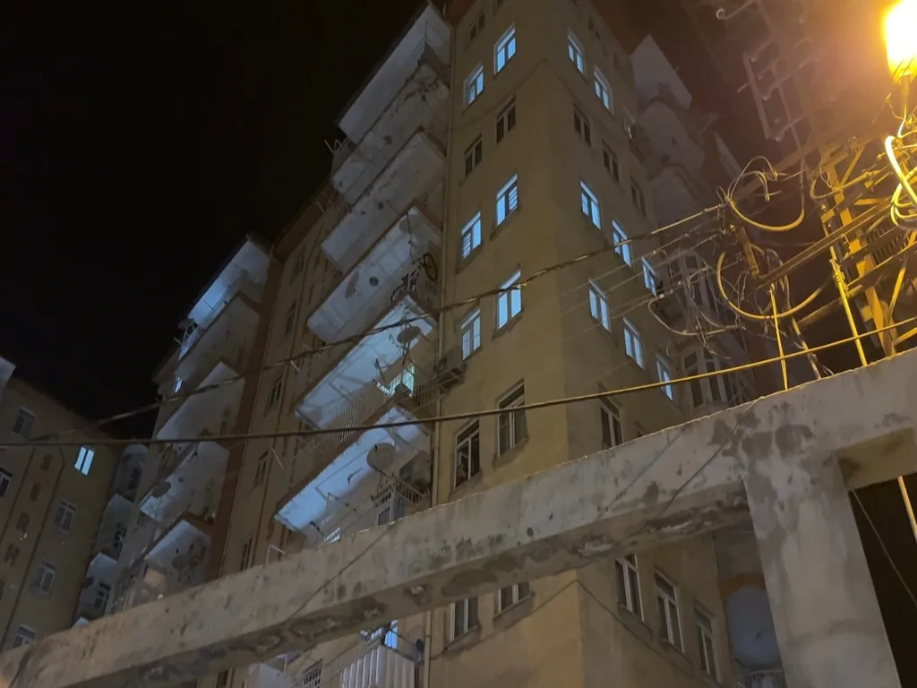 Diyarbakır'da dehşet dolu gece: Yıllardır ayrı yaşadığı eşini ve kızını hedef aldı