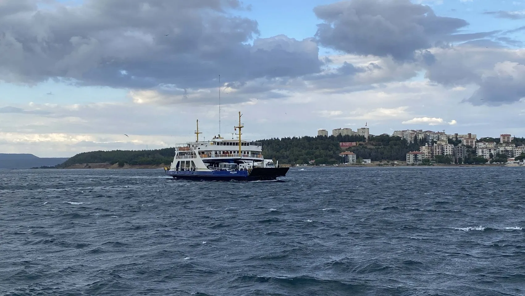 Ege'de fırtına alarmı: Adalara ulaşım durma noktasına geldi