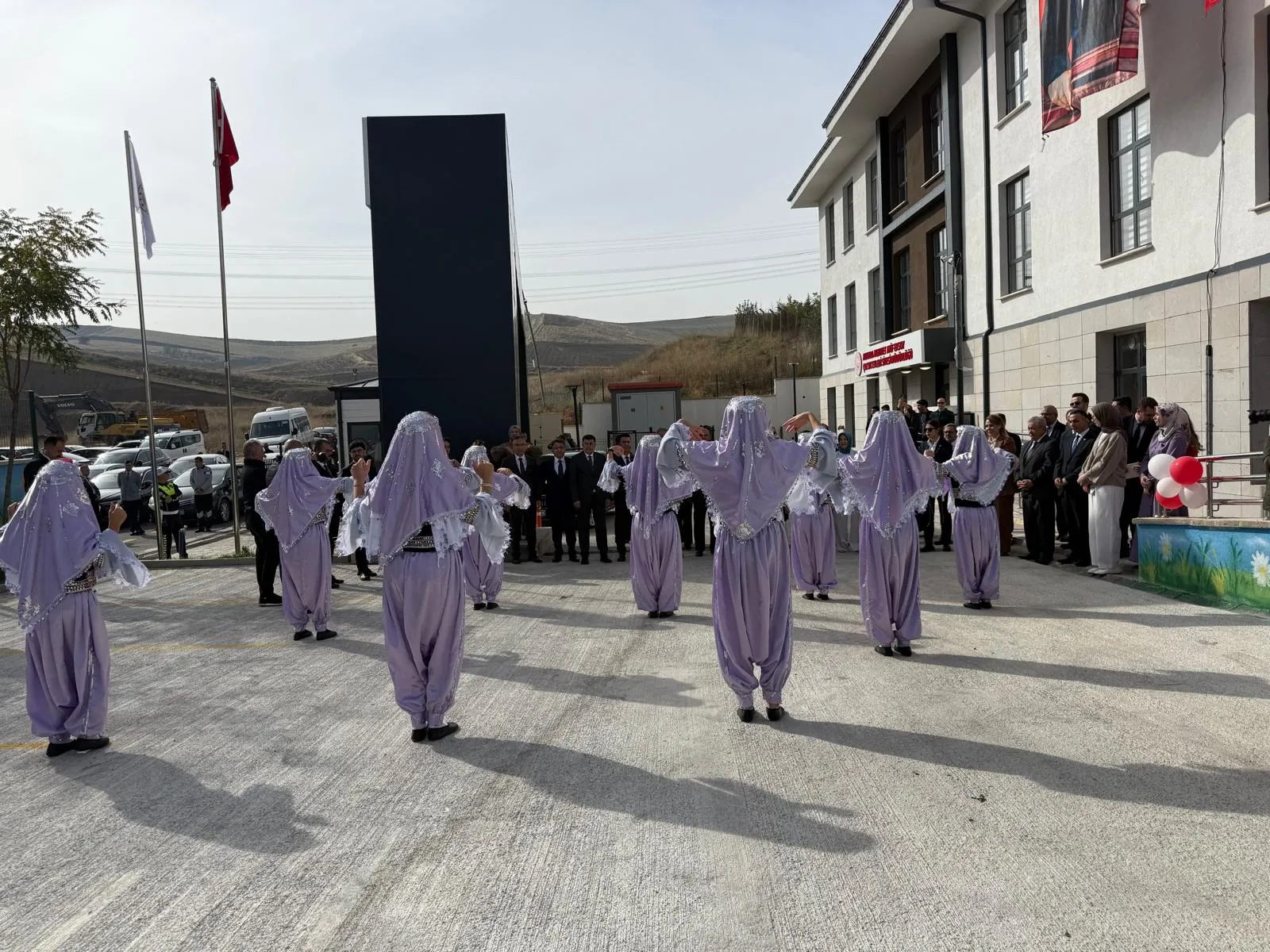 Mehmet Akif Ersoy'un ismi Ankara'da çocukların geleceğine ışık tutuyor