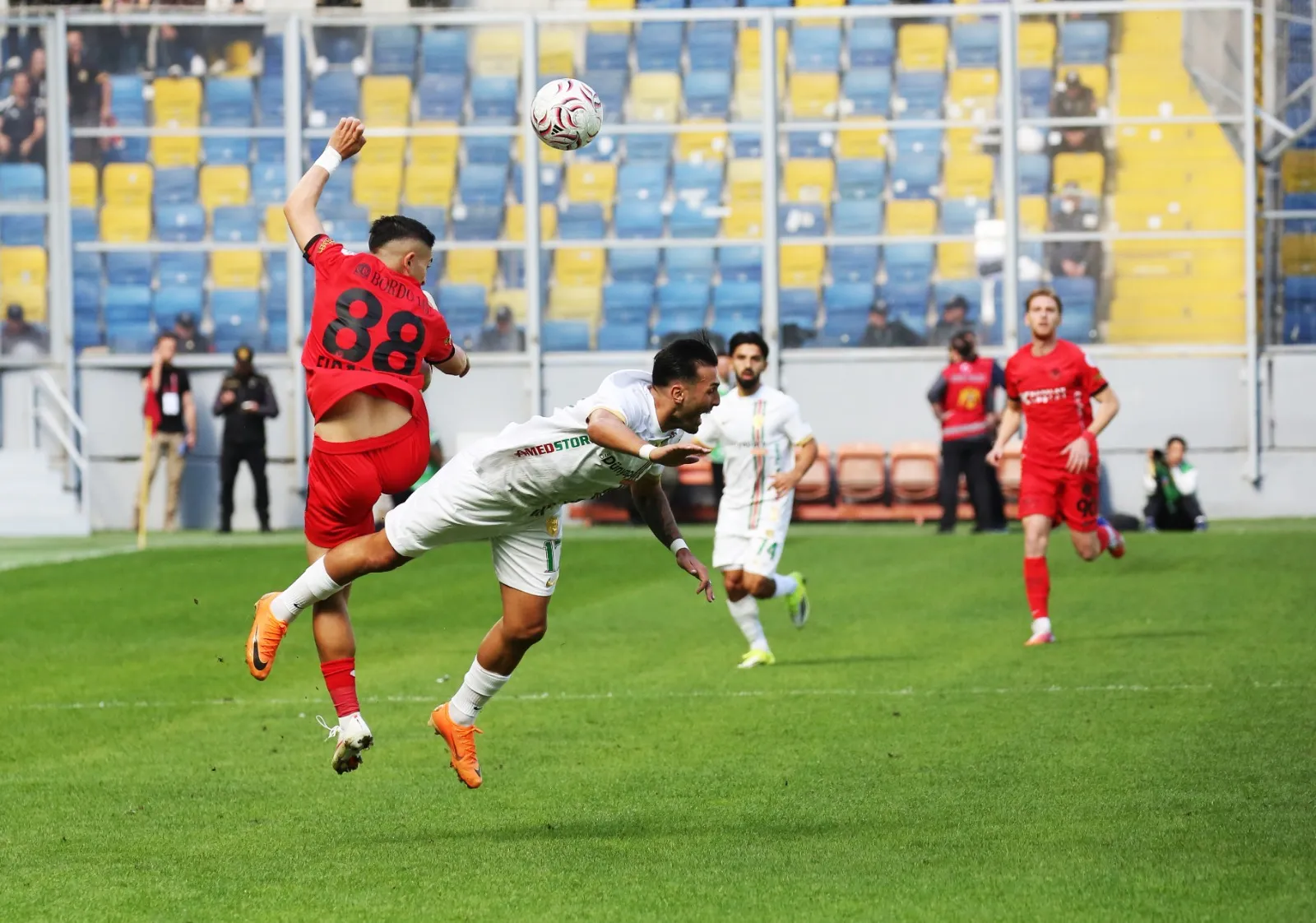 Eryaman'da nefes kesen düello: Gençlerbirliği son saniyede puanı kurtardı