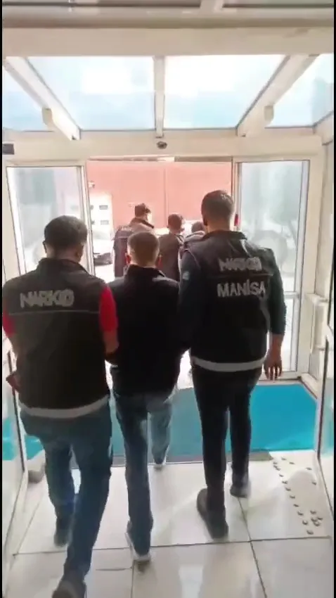 Manisa'da dev operasyon: Yüz binlerce hapla yakalandılar