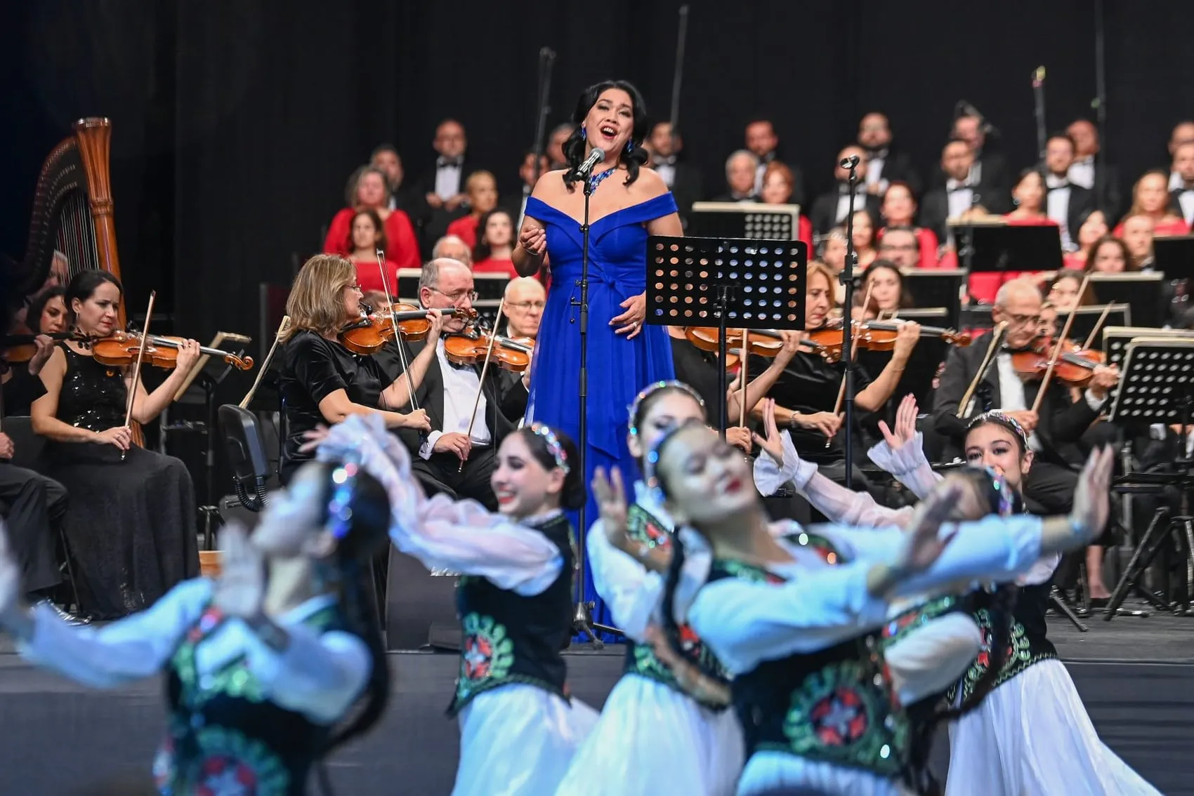 Ankara'da dev buluşma: 400 sanatçı Cumhuriyet'in 103. yılı için aynı sahnede birleşti