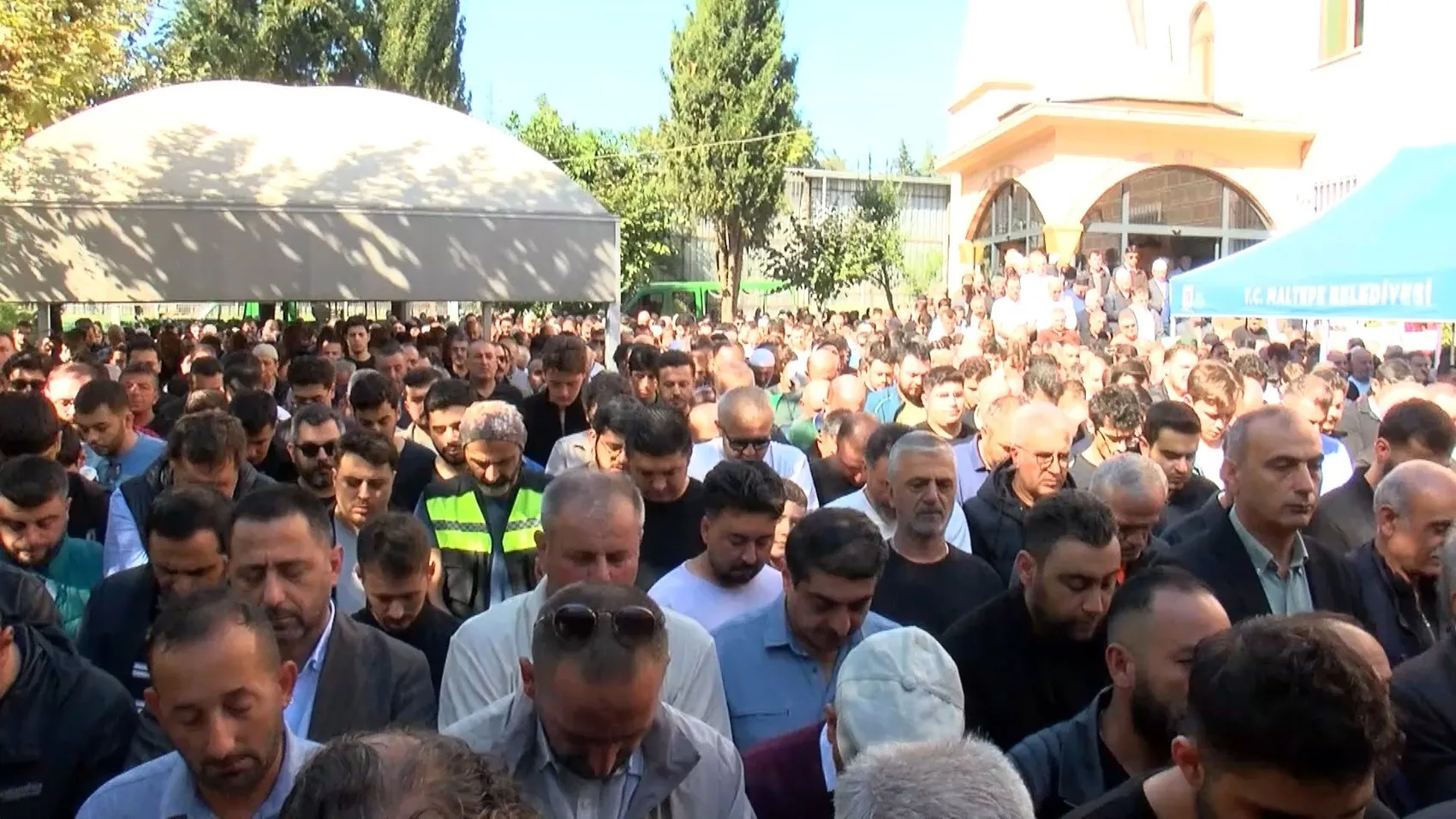 Maltepe'deki faciada yürek yakan veda: İki kardeş yan yana son yolculuğuna uğurlandı