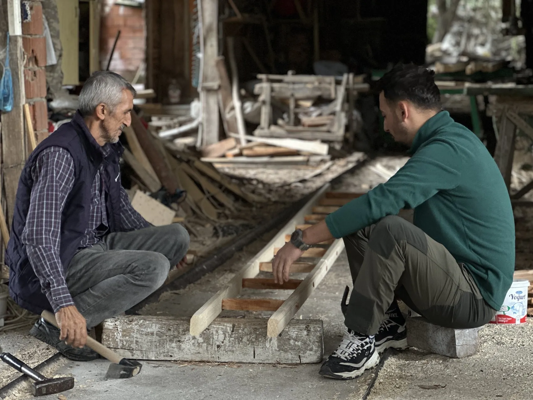 Teknolojiye meydan okuyan gelenek: Zeytin hasadında ahşap merdiven vazgeçilmez oldu