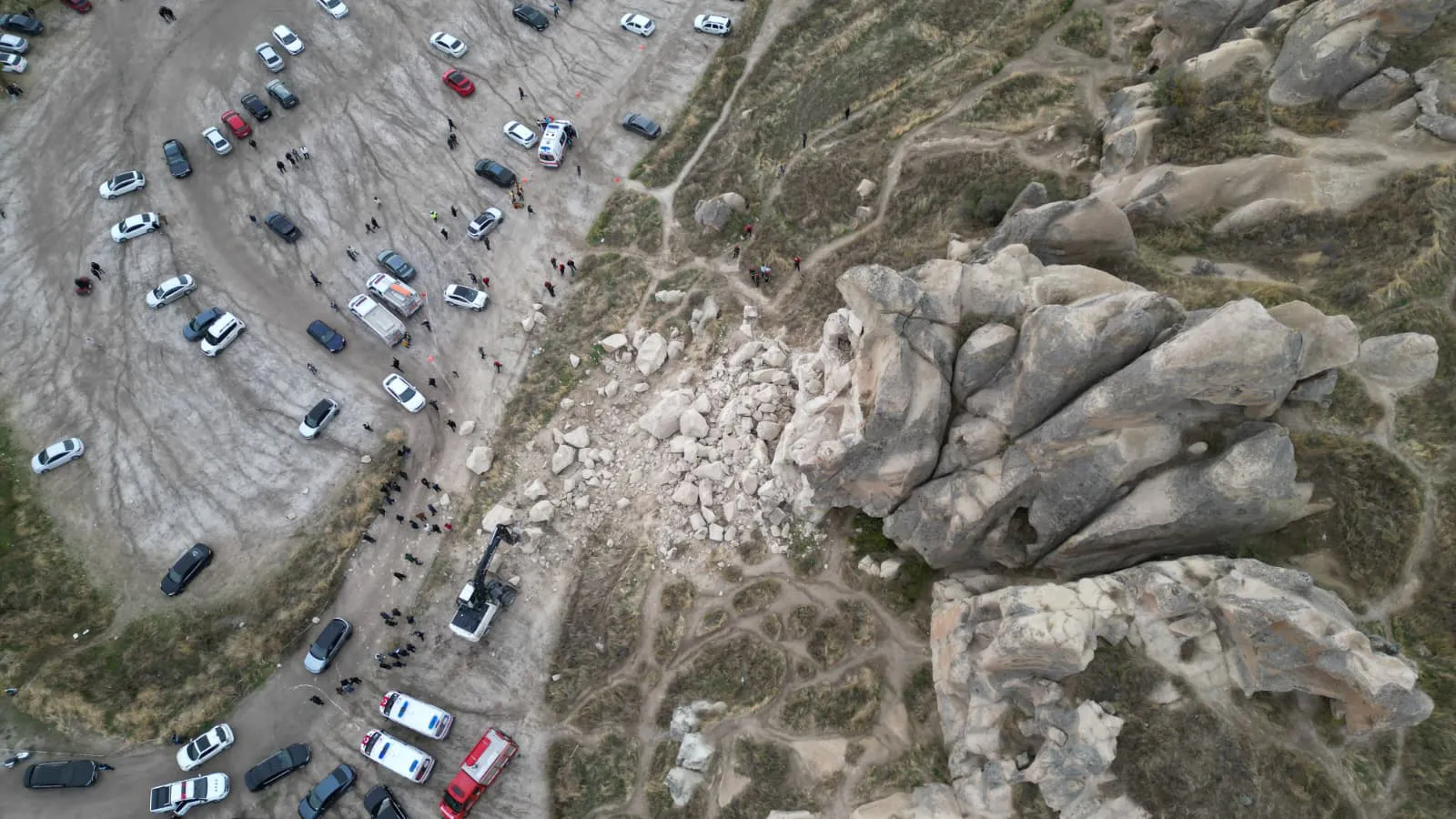 Göreme'de turistik gezi kabusa döndü: Peribacasından kopan dev kaya kütleleri can aldı