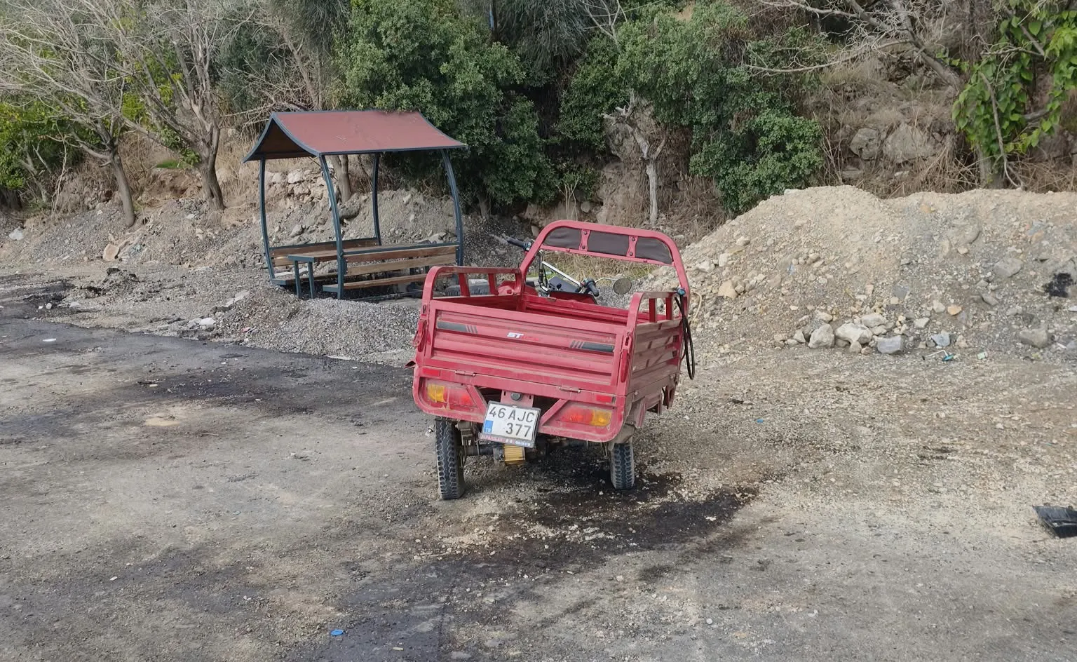 Nurdağı yolunda yürekleri ağza getiren kaza: Baba ve küçük kızı hastanelik oldu