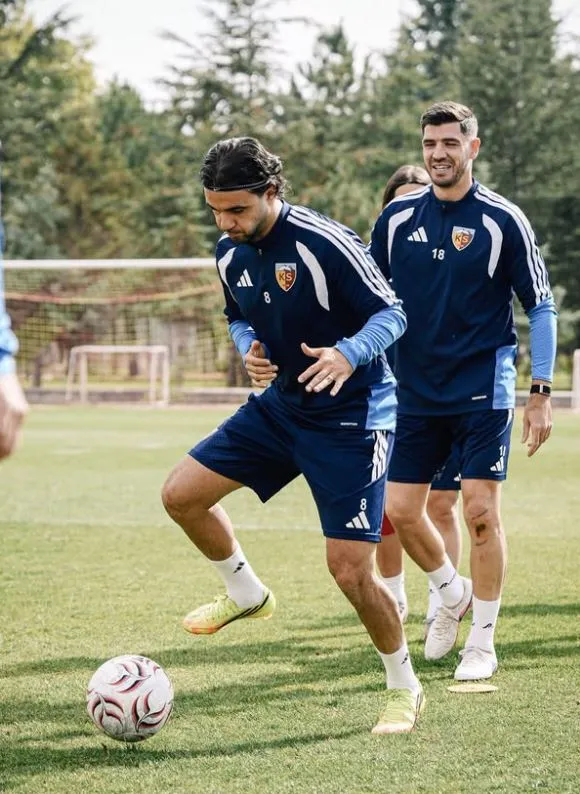 Zirve yolunda kritik viraj: Kayserispor İstanbul seferine çıktı