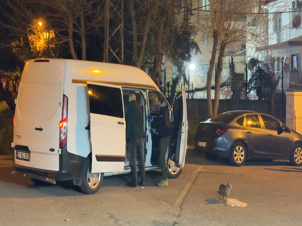 Diyarbakır'da dehşet dolu gece: Yıllardır ayrı yaşadığı eşini ve kızını hedef aldı