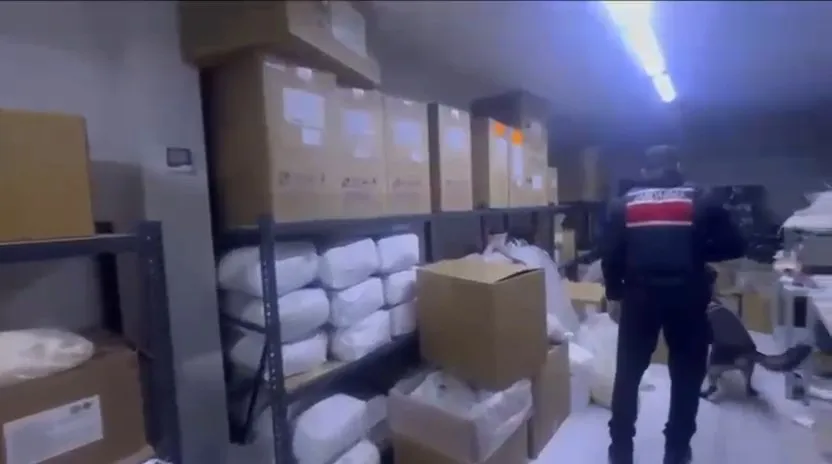 Kağıthane'de zehir tacirlerine büyük darbe: Tonlarca madde ele geçirildi