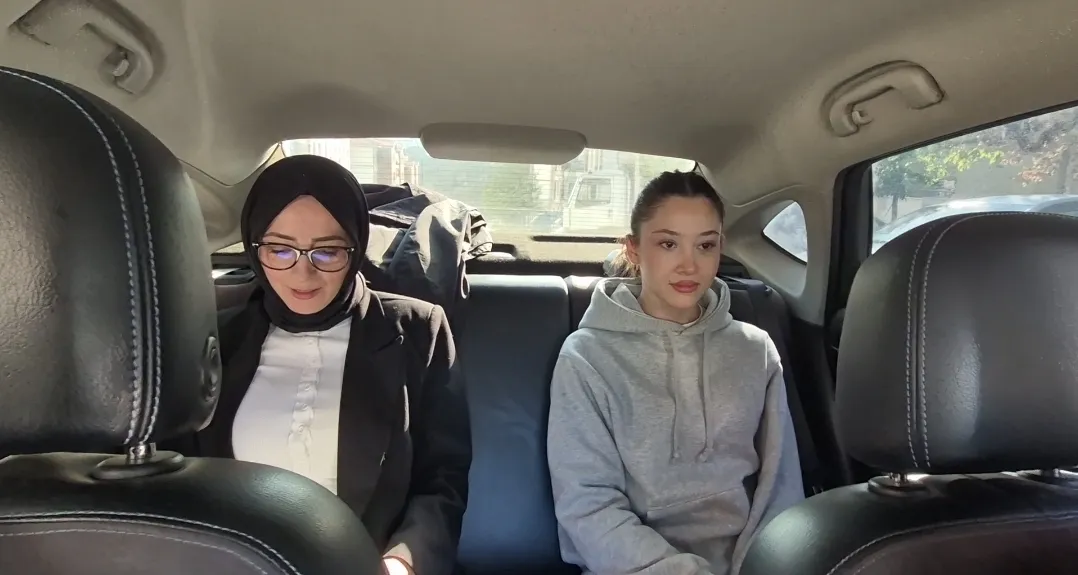 Malatya'da Sınav Heyecanı: Anne ve Kızı Aynı Okulda Ter Döktü