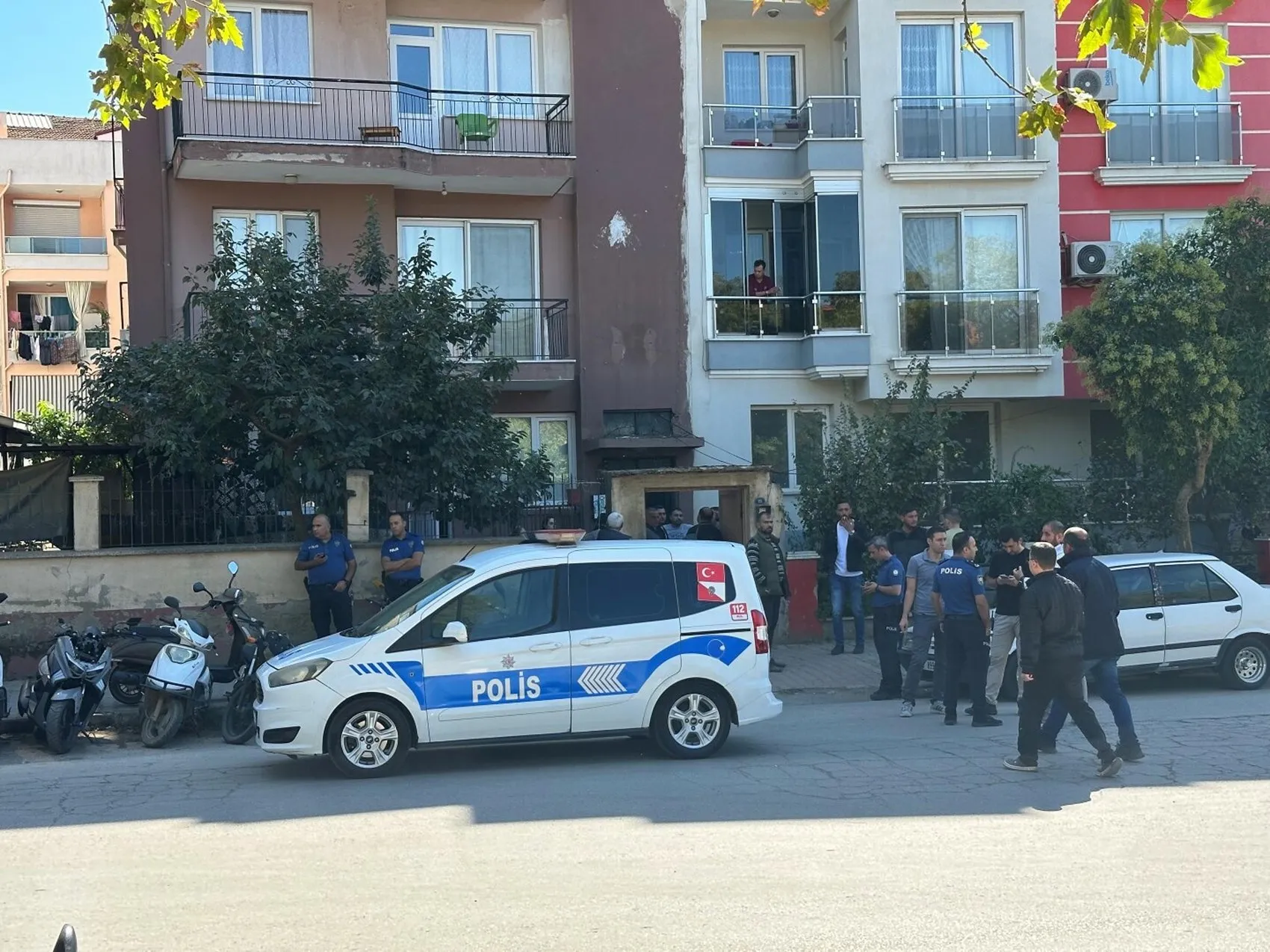 Ödemiş'te şüpheli ölüm: Bıçak bilerken mi yaralandı yoksa cinayet mi?