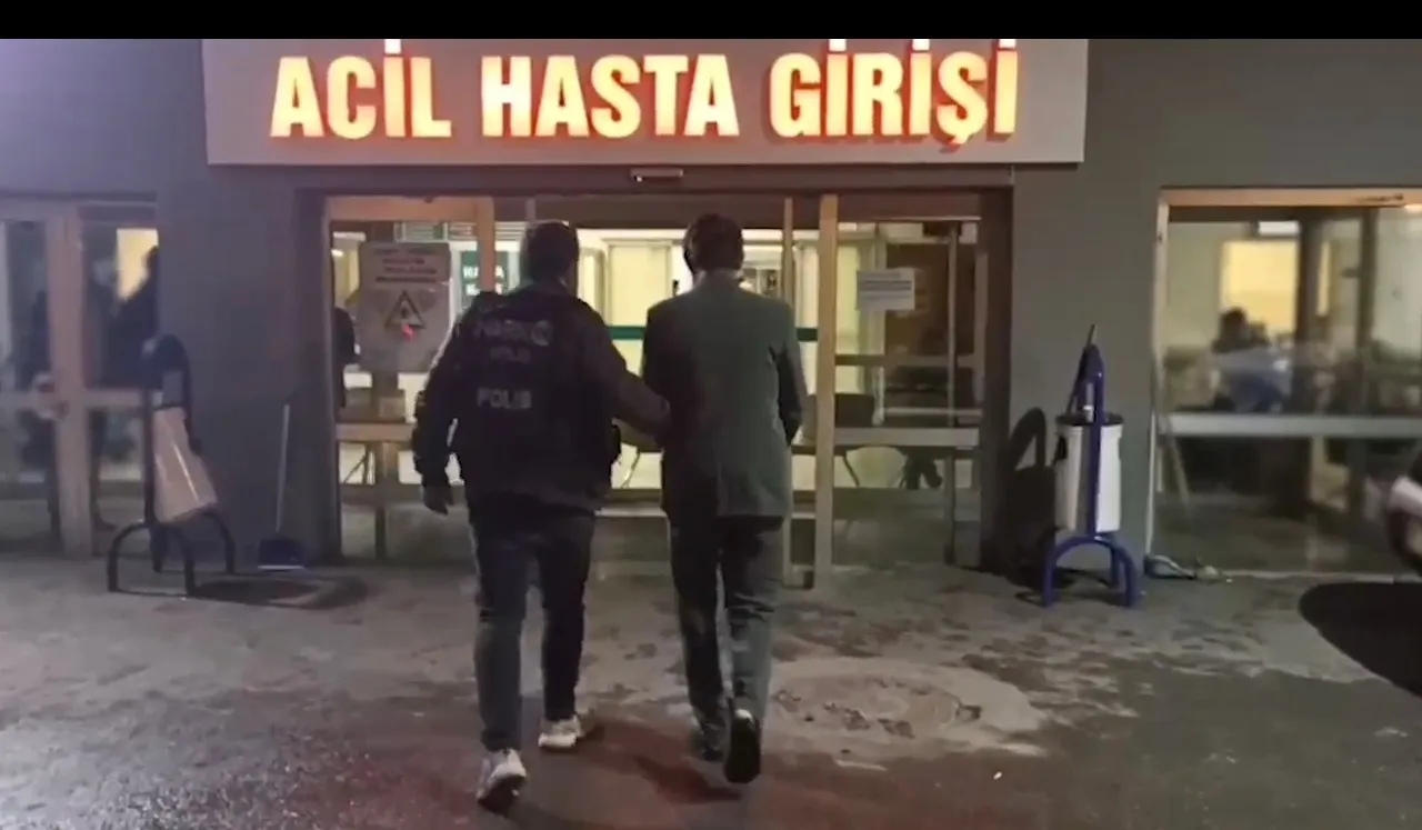 Yolcu otobüsünde şüpheli hareketler: Midesinden çıkanlar polisi bile şaşırttı