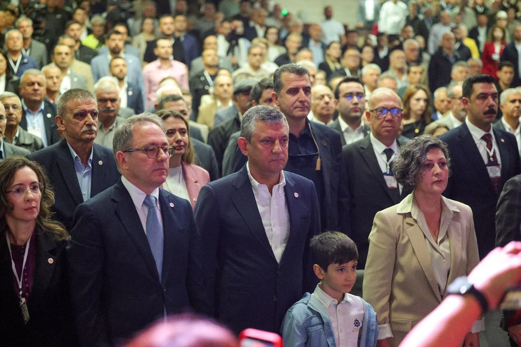 Özgür Özel'den Manisa'da tarihi çıkış: Sandığa el uzatanın elini bu millet kırar