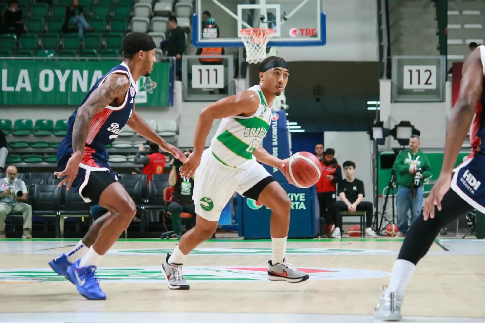 Tofaş Spor Salonu'nda Bahçeşehir Koleji fırtınası: Bursaspor evinde kaybetti