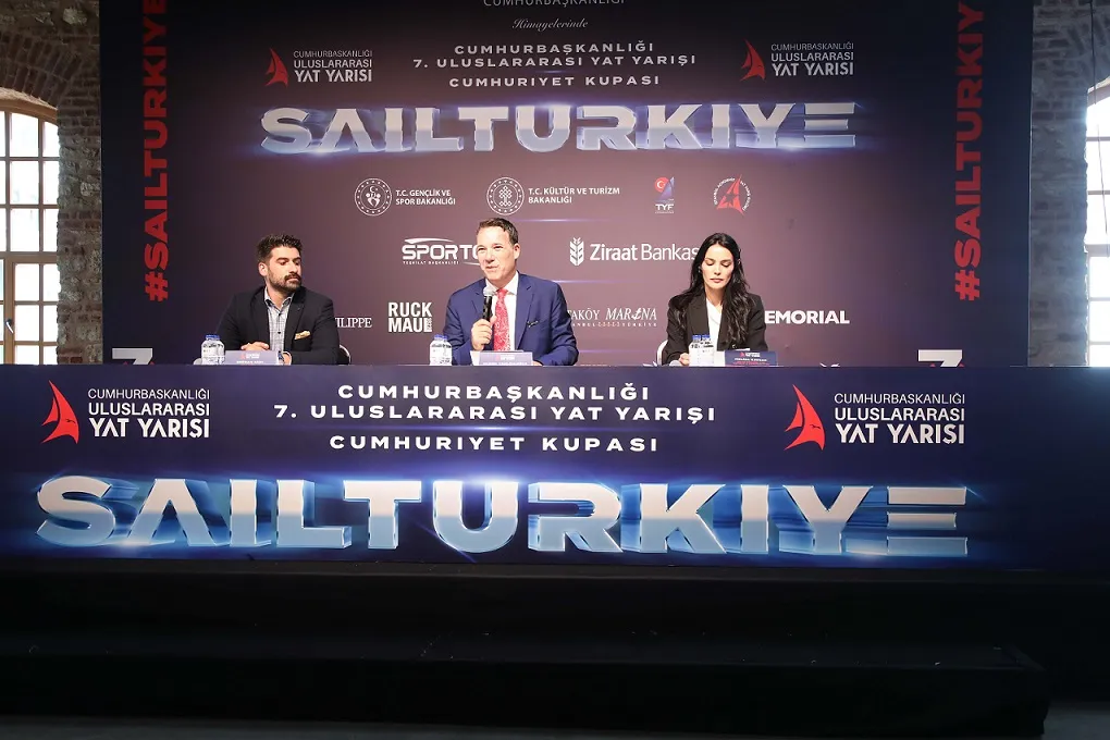 İstanbul Boğazı'nda Cumhuriyet rüzgarı: 650 sporcu dev kupa için yelken açıyor