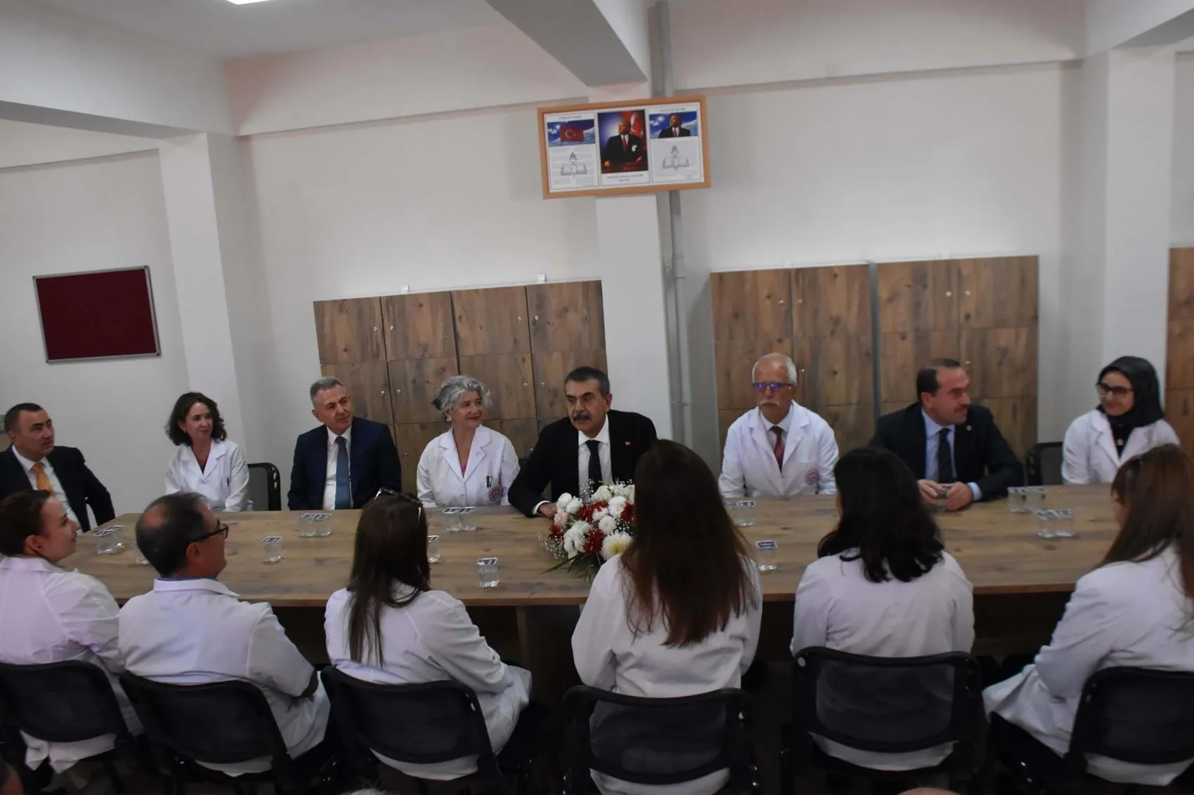 İzmir'de eğitime hayırsever dokunuşu: Bakan Tekin'den yeni okul müjdesi