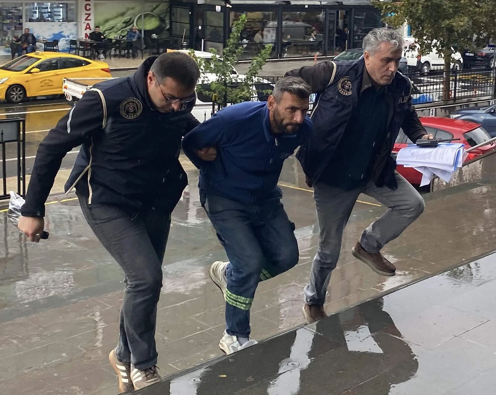 Bayrak provokasyonunda yargı kararı: Sosyal medya paylaşımı tutuklama getirdi