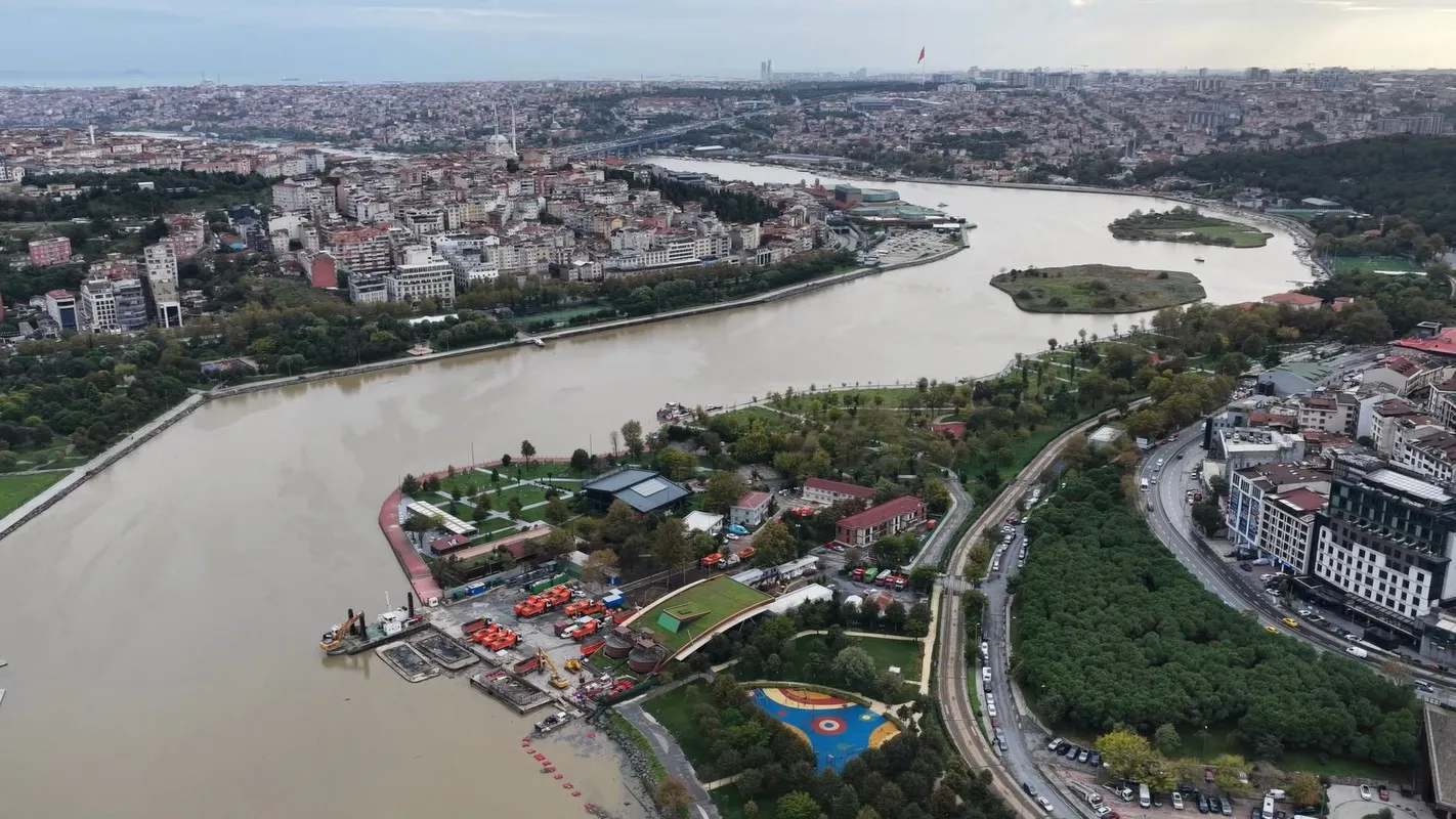İstanbul'da felaketin izleri: Altın Boynuz çamura teslim oldu
