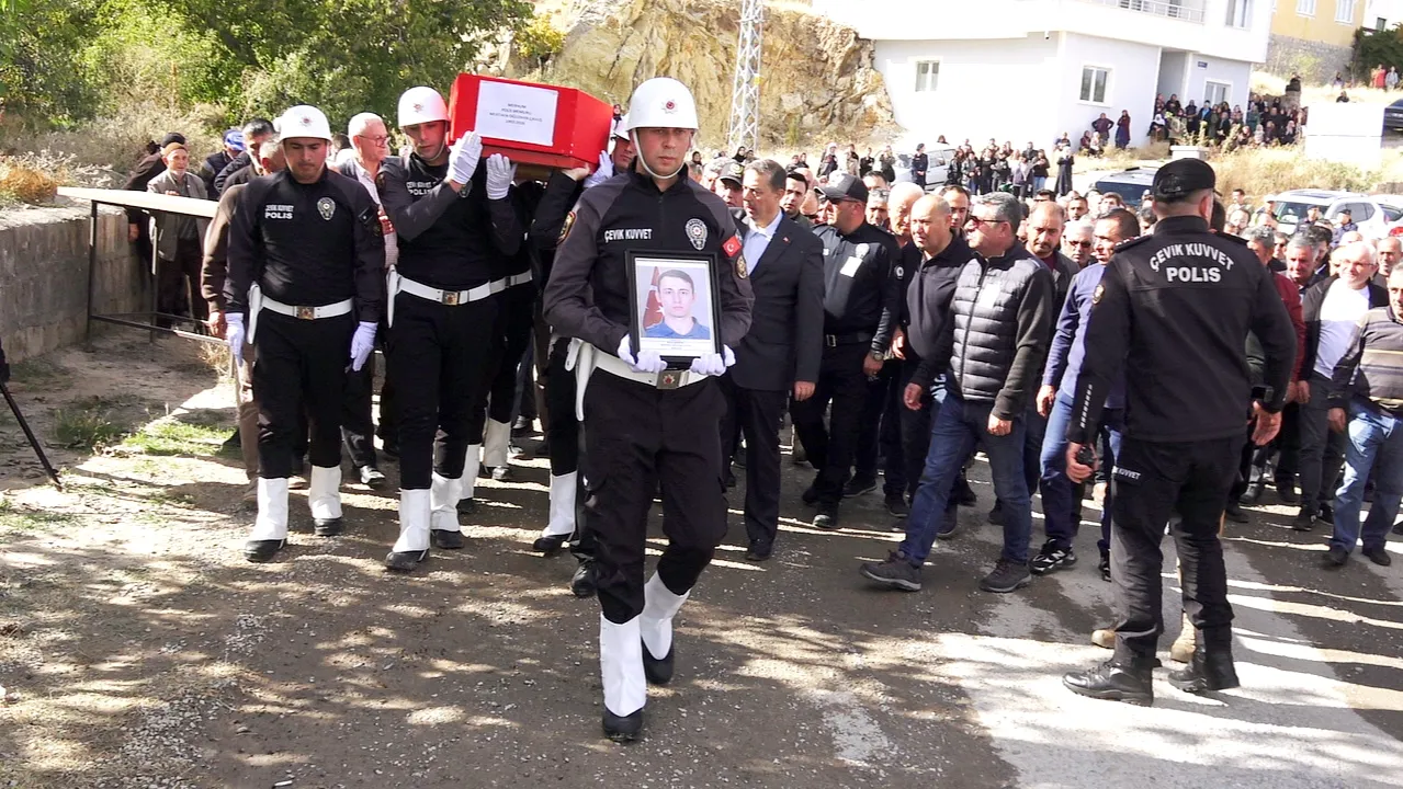 Veda vakti: Şemdinli'nin genç polisinden geriye 15 aylık bir yuva kaldı