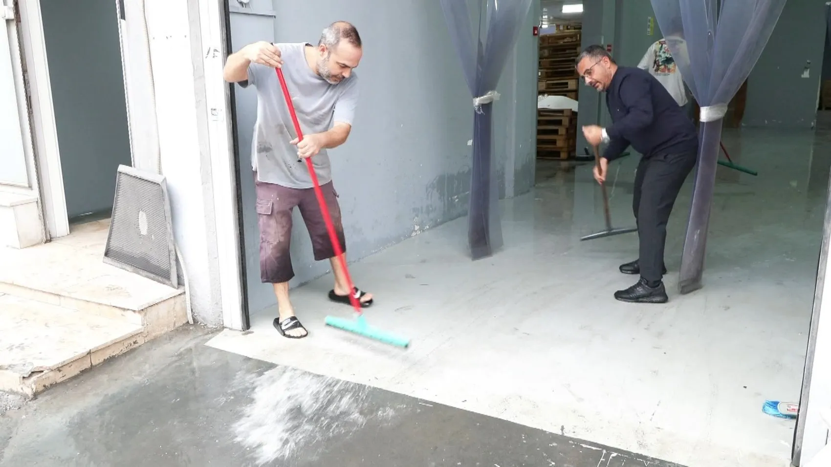 Esenyurt'ta sanayi esnafının bitmek bilmeyen çilesi: Her yağmur bir felaket provası