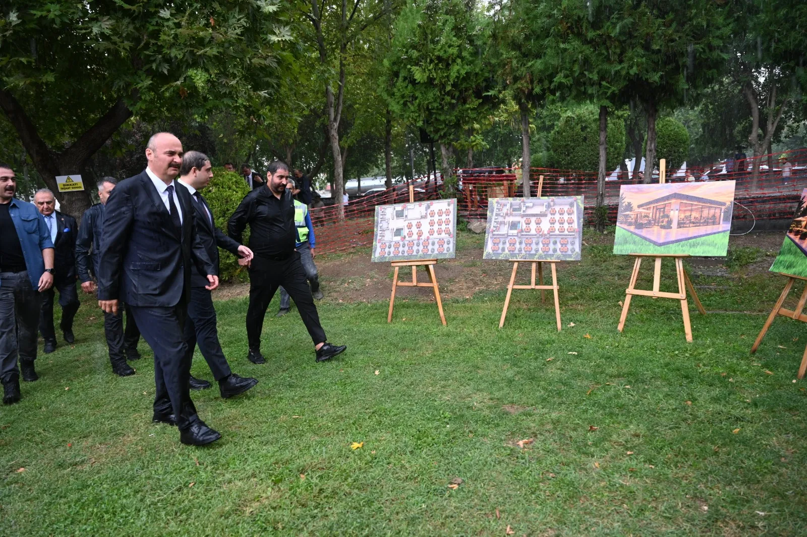 Batman'da sağanak altında temel atma: Vali Canalp'ten bereket vurgusu