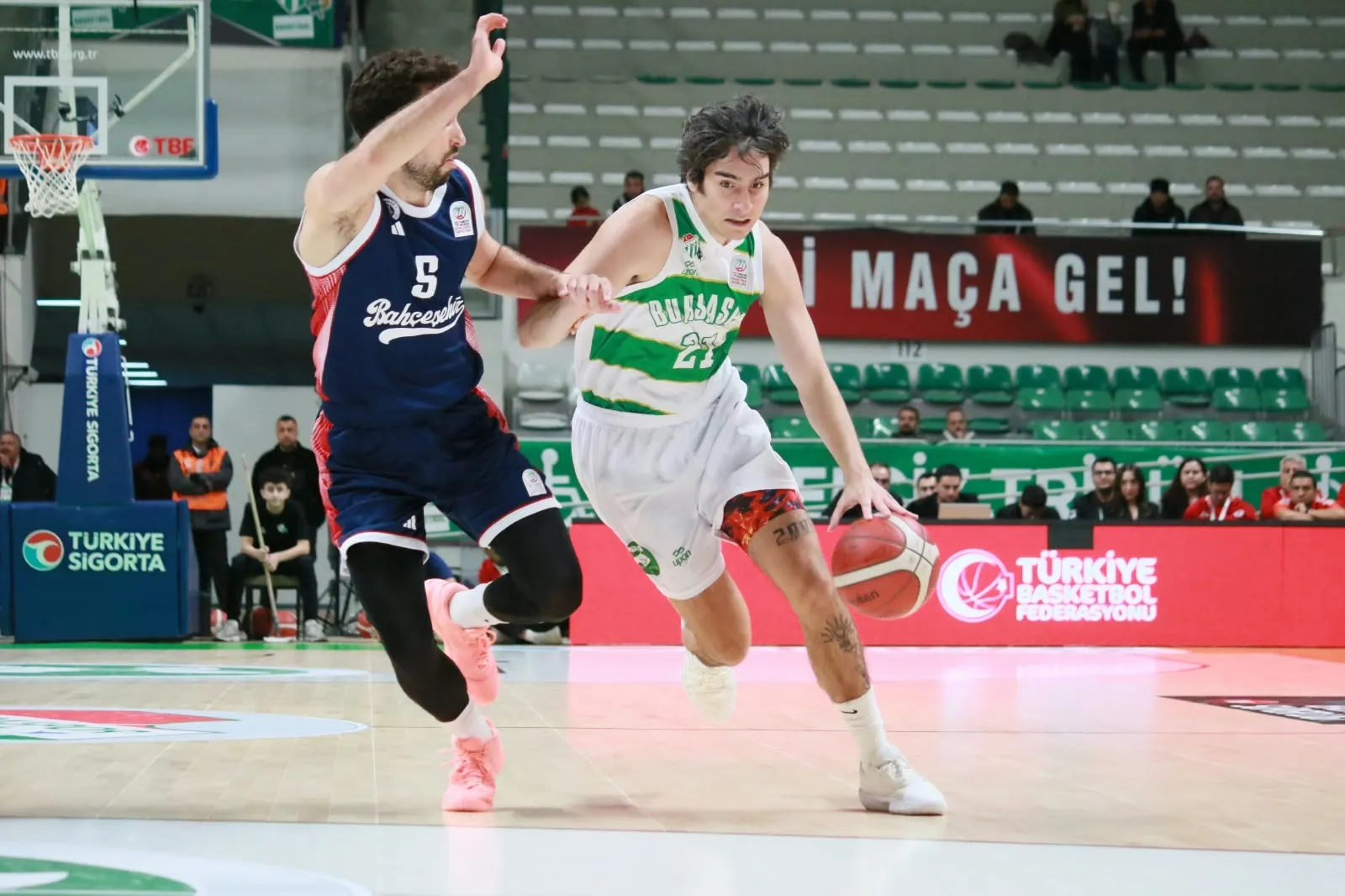 Tofaş Spor Salonu'nda Bahçeşehir Koleji fırtınası: Bursaspor evinde kaybetti