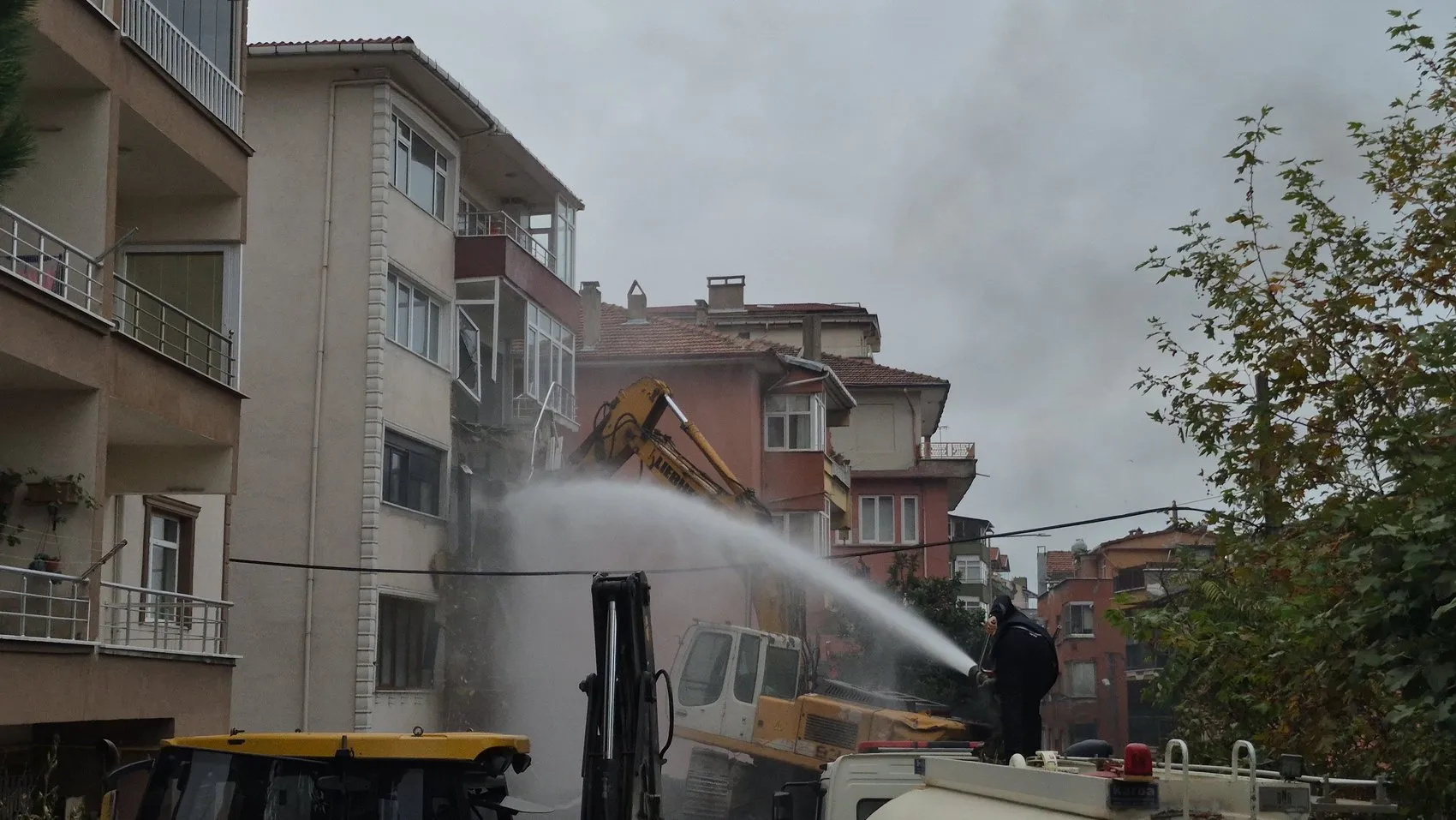 Zonguldak'ta korkutan yıkım: 14 daire daha tahliye edildi