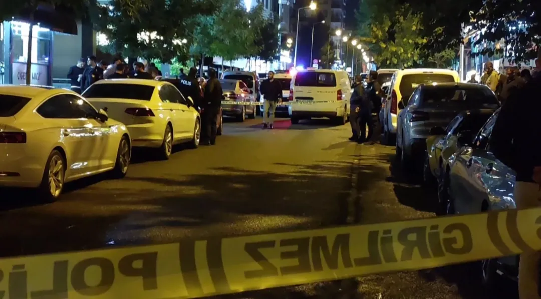 Batman'da motosikletli saldırı: İş yerini kurşun yağmuruna tutup izlerini kaybettirdiler