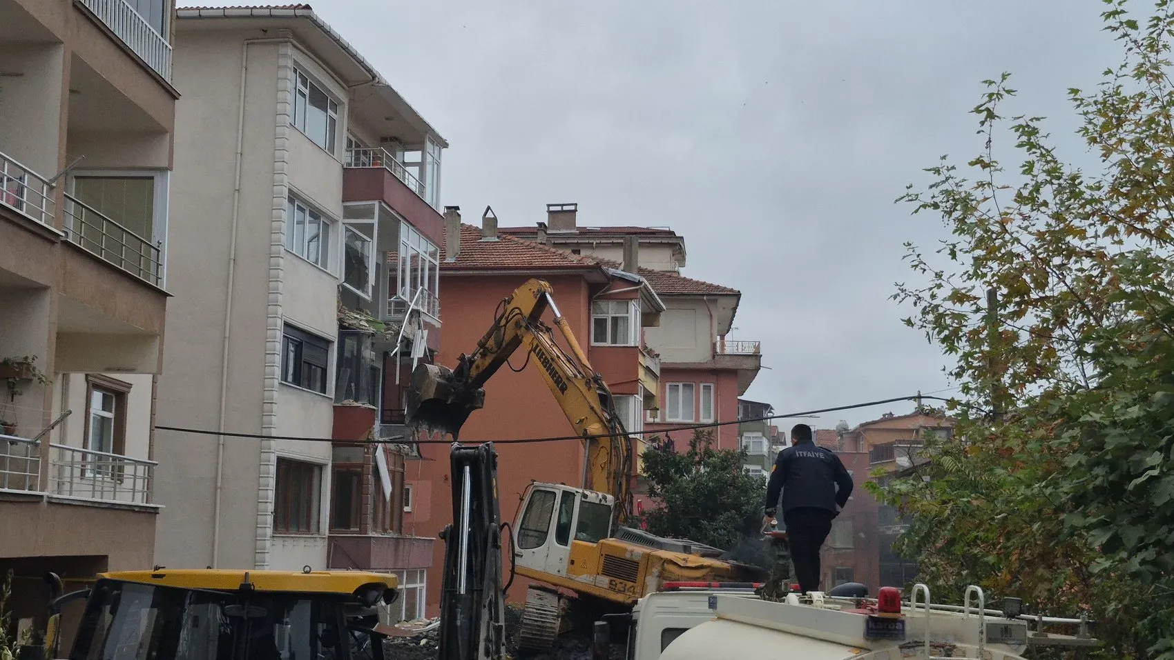 Zonguldak'ta korkutan yıkım: 14 daire daha tahliye edildi