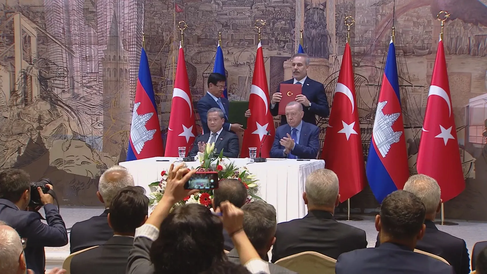 Dolmabahçe'de kritik zirve: Türkiye ve Kamboçya arasında savunma sanayii dönemi