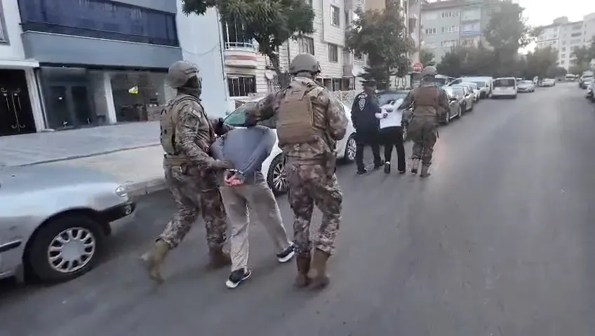 Banka hesaplarını kiralayan şebekeye büyük darbe: 3 ilde eş zamanlı baskın
