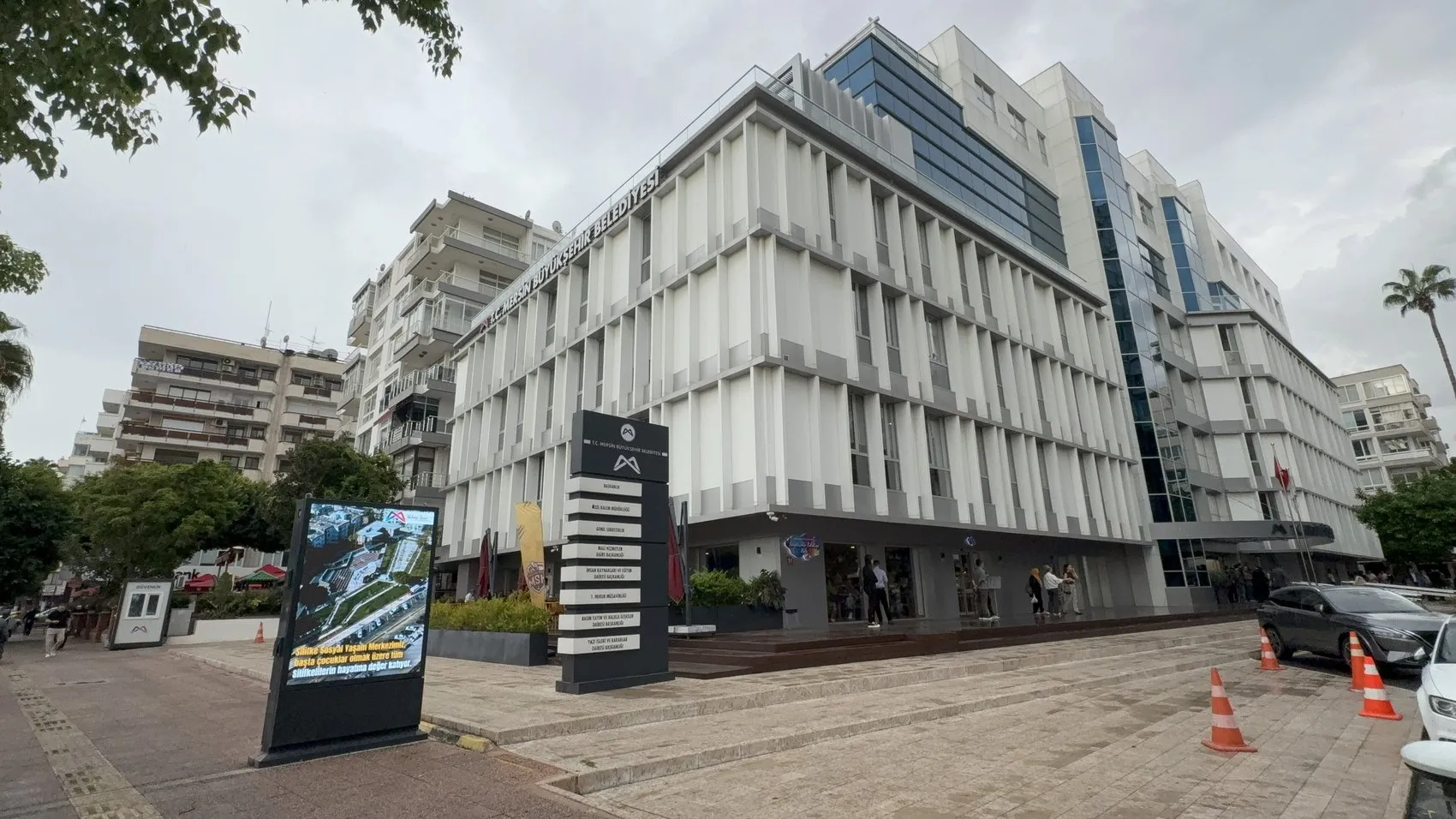 Mersin'de belediyelere dev operasyon: Milyarlık vurgun iddiası ve silahlı saldırı suçlaması