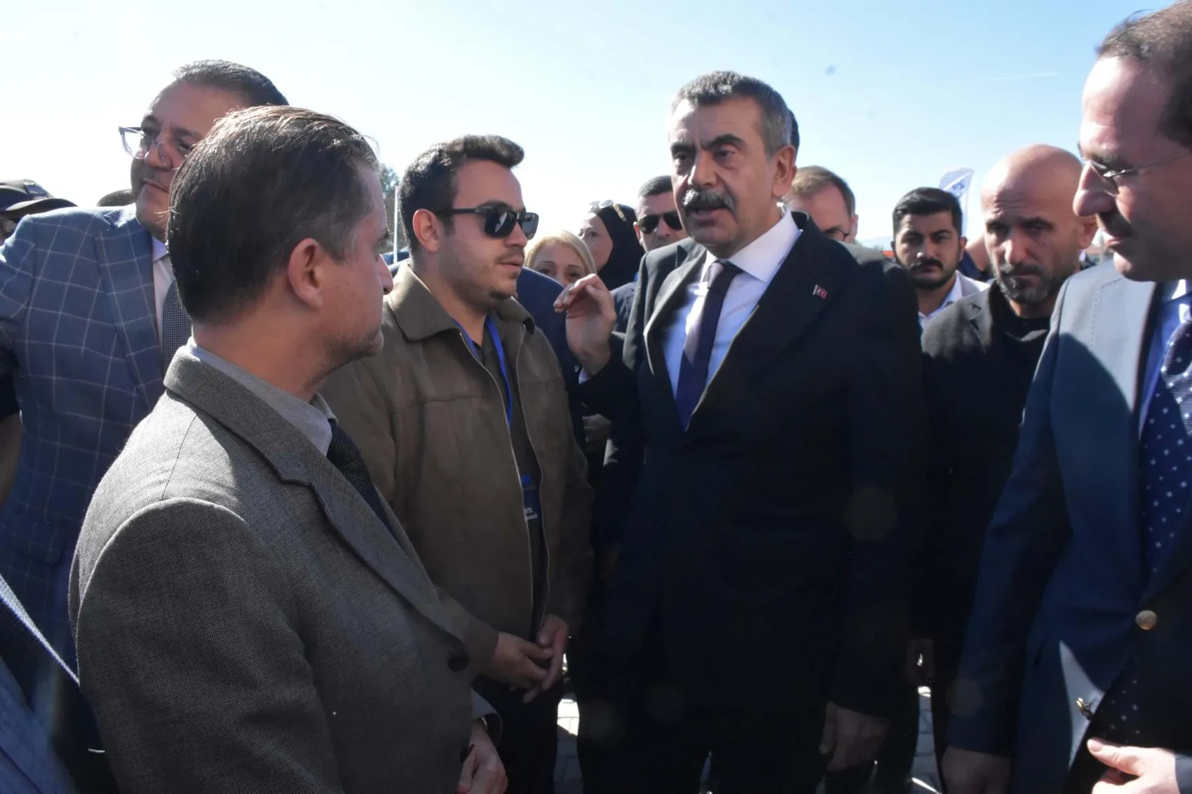 İzmir'de eğitime hayırsever dokunuşu: Bakan Tekin'den yeni okul müjdesi