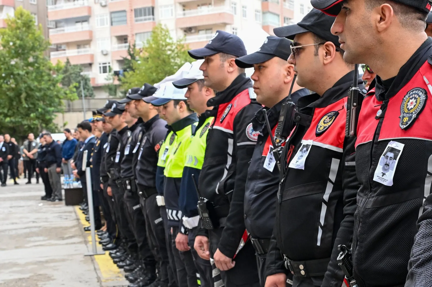 Diyarbakır Emniyeti'nde hüzünlü veda: Görevi başında hayatını kaybeden polis memuru son yolculuğuna uğurlandı
