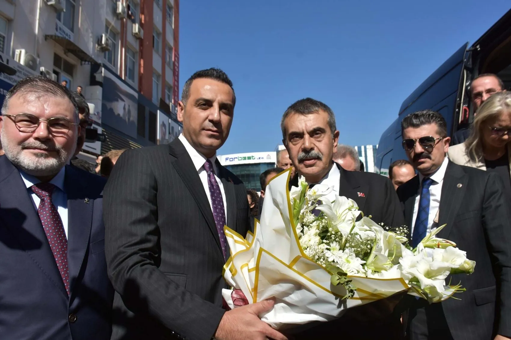 Gelecek nesillerin emaneti için eğitimde yeni dönem: Bakan Tekin İzmir'de açıkladı