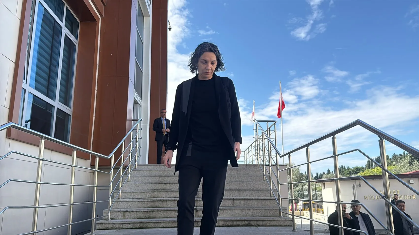Şarkıcı Güllü'nün şüpheli ölümü mahkemeye taşındı: Kızı ilk kez hakim karşısında