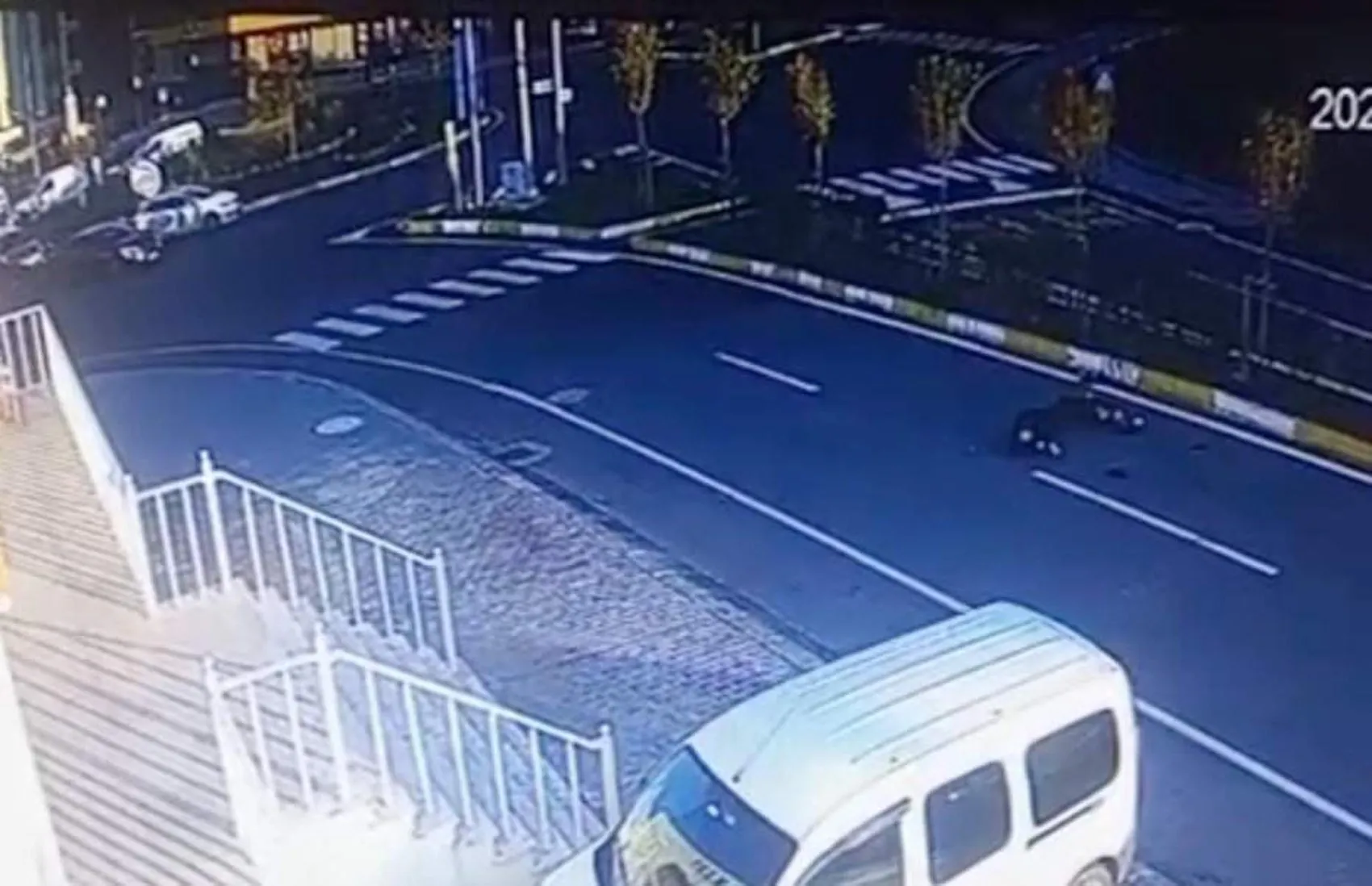 Yaya geçidinde dehşet anları: İki öğretmenin havaya savrulduğu o kaza kamerada